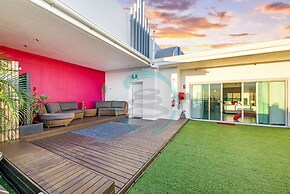 The Lava Lounge Panoramic Rooftop Holiday Retreat