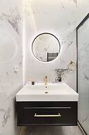 Alexandra's Unique Apartment