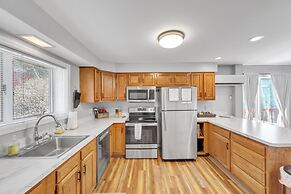 Upper Sleighride 25l - Wrap-around Deck End Unit 3 Bedroom Townhouse