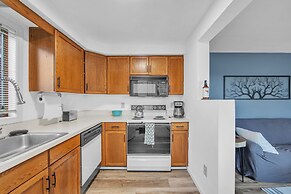 Little Cloud 10m Retreat With Adirondack Charm 1 Bedroom Townhouse