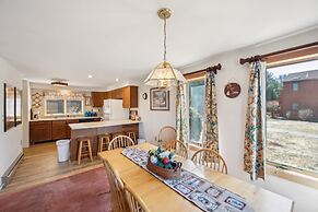 Pete Gay 11d - Spacious & Family-friendly Getaway 3 Bedroom Townhouse