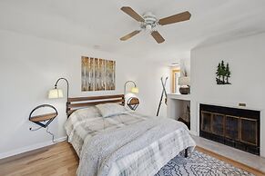 Sleeping Bear Cozy Corner End Unit 1 Bedroom Townhouse