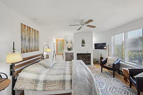 Sleeping Bear Cozy Corner End Unit 1 Bedroom Townhouse