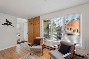 Sleeping Bear Cozy Corner End Unit 1 Bedroom Townhouse