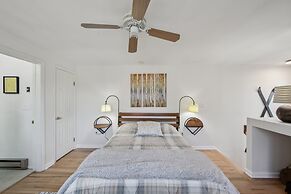 Sleeping Bear Cozy Corner End Unit 1 Bedroom Townhouse