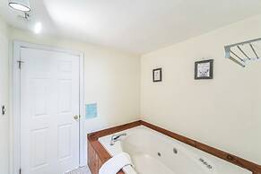 Santanoni 60h - Renovated Townhome With Privacy 2 Bedroom Townhouse