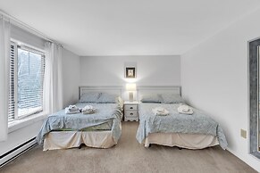 Santanoni 60h - Renovated Townhome With Privacy 2 Bedroom Townhouse