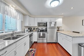 Santanoni 60h - Renovated Townhome With Privacy 2 Bedroom Townhouse