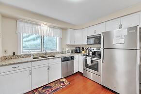 Santanoni 60h - Renovated Townhome With Privacy 2 Bedroom Townhouse