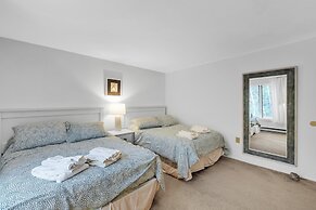 Santanoni 60h - Renovated Townhome With Privacy 2 Bedroom Townhouse