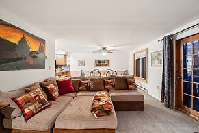 Hudson 76i - A Stylish Mountain Retreat 2 Bedroom Townhouse