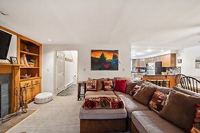 Hudson 76i - A Stylish Mountain Retreat 2 Bedroom Townhouse