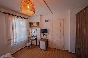 Mor Salkım Konağı