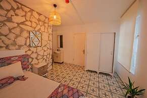 Mor Salkım Konağı