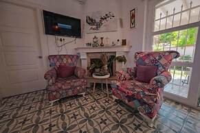 Mor Salkım Konağı