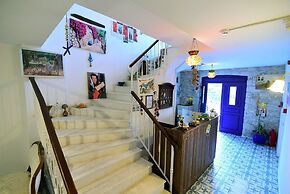 Mor Salkım Konağı