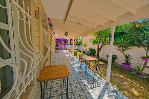 Mor Salkım Konağı