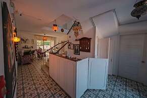 Mor Salkım Konağı