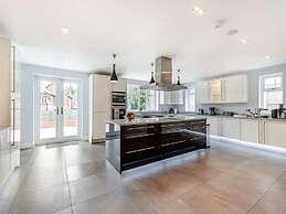 Pet Friendly - 11 Guests - 6 Beds - Bbq - Parking