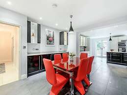 Pet Friendly - 11 Guests - 6 Beds - Bbq - Parking