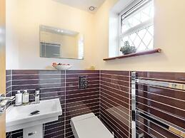 Pet Friendly - 11 Guests - 6 Beds - Bbq - Parking