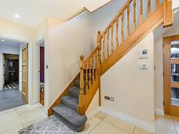 Pet Friendly - 11 Guests - 6 Beds - Bbq - Parking