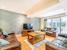 Pet Friendly - 11 Guests - 6 Beds - Bbq - Parking