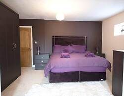 Pet Friendly - 11 Guests - 6 Beds - Bbq - Parking