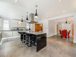 Pet Friendly - 11 Guests - 6 Beds - Bbq - Parking