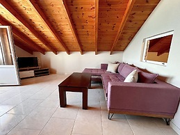 Bella Vista Junior in Kamena Vourla