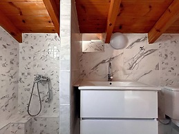 Bella Vista Junior in Kamena Vourla