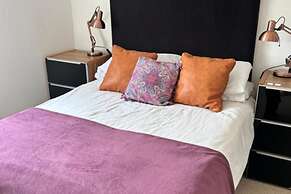 2 Bed-sleeps 3-parking-town Centre