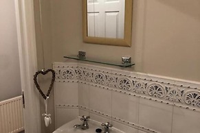 2 Bed-sleeps 3-parking-town Centre