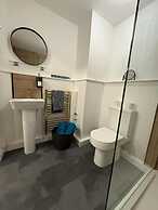 2 Bed-sleeps 3-parking-town Centre
