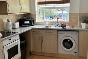 2 Bed-sleeps 3-parking-town Centre