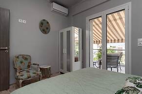 Artistic apt in Gazi with terrace by GHH
