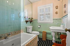 Coastal Charm Lobster Ch Teau