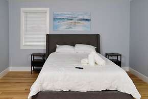 Lake Access 4 Bed 3 Bath HOT TUB