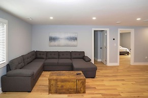 Lake Access 4 Bed 3 Bath HOT TUB
