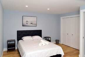 Lake Access 4 Bed 3 Bath HOT TUB