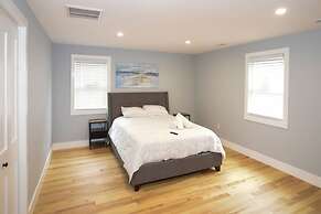 Lake Access 4 Bed 3 Bath HOT TUB