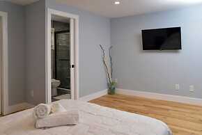 Lake Access 4 Bed 3 Bath HOT TUB