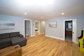 Lake Access 4 Bed 3 Bath HOT TUB