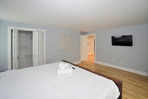 Lake Access 4 Bed 3 Bath HOT TUB
