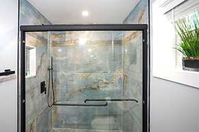 Lake Access 4 Bed 3 Bath HOT TUB