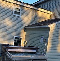 Lake Access 4 Bed 3 Bath HOT TUB