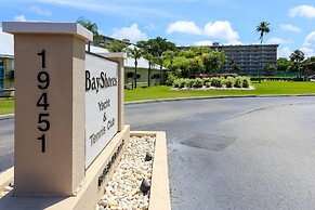 Bayshore Yacht & Tennis 806