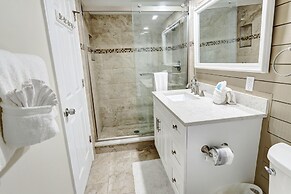 Bayshore Yacht & Tennis 806