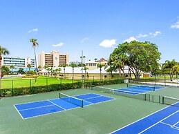 Bayshore Yacht & Tennis 806