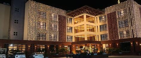 Hotel The Pramukh by Shivalaya Darshanam